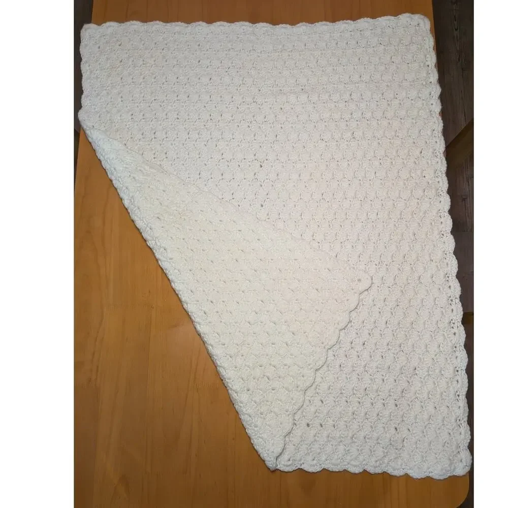 Vintage Hand-Crocheted Cream Baby Blanket – Textured Shell Stitch Afghan 29